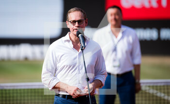 2021-06-20 - Berlin mayor Michael Mueller during the trophy ceremony after the final of the 2021 bett1open WTA 500 tennis tournament on June 20, 2021 at Rot-Weiss Tennis Club in Berlin, Germany - Photo Rob Prange / Spain DPPI / DPPI - 2021 BETT1OPEN WTA 500 TENNIS TOURNAMENT - INTERNATIONALS - TENNIS