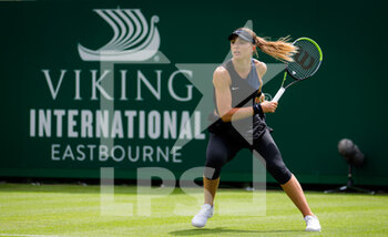 2021-06-22 - Paula Badosa of Spain in action against Elina Svitolina of the Ukraine during her first round match at the 2021 Viking International WTA 500 tennis tournament on June 22, 2021 at Devonshire Park Tennis in Eastbourne, England - Photo Rob Prange / Spain DPPI / DPPI - 2021 VIKING INTERNATIONAL WTA 500 TENNIS TOURNAMENT - INTERNATIONALS - TENNIS
