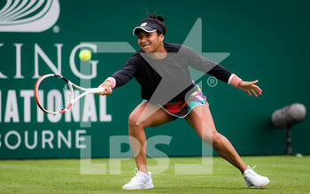 2021-06-22 - Heather Watson of Great Britain in action against Iga Swiatek of Poland during the first round at the 2021 Viking International WTA 500 tennis tournament on June 22, 2021 at Devonshire Park Tennis in Eastbourne, England - Photo Rob Prange / Spain DPPI / DPPI - 2021 VIKING INTERNATIONAL WTA 500 TENNIS TOURNAMENT - INTERNATIONALS - TENNIS