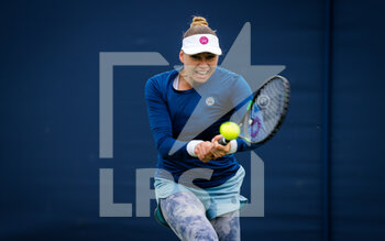2021-06-22 - Vera Zvonareva of Russia in action against Daria Kasatkina of Russia during the first round at the 2021 Viking International WTA 500 tennis tournament on June 22, 2021 at Devonshire Park Tennis in Eastbourne, England - Photo Rob Prange / Spain DPPI / DPPI - 2021 VIKING INTERNATIONAL WTA 500 TENNIS TOURNAMENT - INTERNATIONALS - TENNIS