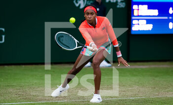 2021-06-22 - Cori Gauff of the United States in action against Elise Mertens of Belgium during the first round at the 2021 Viking International WTA 500 tennis tournament on June 22, 2021 at Devonshire Park Tennis in Eastbourne, England - Photo Rob Prange / Spain DPPI / DPPI - 2021 VIKING INTERNATIONAL WTA 500 TENNIS TOURNAMENT - INTERNATIONALS - TENNIS
