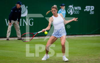 2021-06-23 - Camila Giorgi of Italy in action against Shellby Rogers of United States during her second round match at the 2021 Viking International WTA 500 tennis tournament on June 23, 2021 at Devonshire Park Tennis in Eastbourne, England - Photo Rob Prange / Spain DPPI / DPPI - 2021 VIKING INTERNATIONAL WTA 500 TENNIS TOURNAMENT - INTERNATIONALS - TENNIS