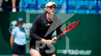 2021-06-23 - Elena Rybakina of Kazakhstan in action against Elina Svitolina of the Ukraine during the second round at the 2021 Viking International WTA 500 tennis tournament on June 23, 2021 at Devonshire Park Tennis in Eastbourne, England - Photo Rob Prange / Spain DPPI / DPPI - 2021 VIKING INTERNATIONAL WTA 500 TENNIS TOURNAMENT - INTERNATIONALS - TENNIS