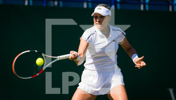 2021-06-23 - Anett Kontaveit of Estonia in action against Bianca Andreescu of Canada during her second-round match at the 2021 Viking International WTA 500 tennis tournament on June 23, 2021 at Devonshire Park Tennis in Eastbourne, England - Photo Rob Prange / Spain DPPI / DPPI - 2021 VIKING INTERNATIONAL WTA 500 TENNIS TOURNAMENT - INTERNATIONALS - TENNIS