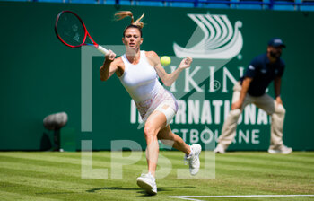 2021-06-23 - Camila Giorgi of Italy in action against Aryna Sabalenka of Belarus during her quarter-final match at the 2021 Viking International WTA 500 tennis tournament on June 24, 2021 at Devonshire Park Tennis in Eastbourne, England - Photo Rob Prange / Spain DPPI / DPPI - 2021 VIKING INTERNATIONAL WTA 500 TENNIS TOURNAMENT - INTERNATIONALS - TENNIS