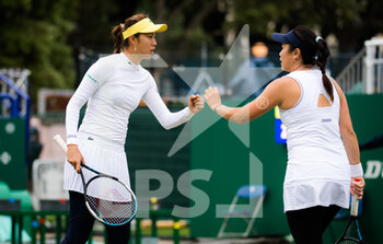 2021-06-23 - Hao-Ching Chan and Latisha Chan of Chinese Taipeh playing doubles at the 2021 Viking International WTA 500 tennis tournament on June 24, 2021 at Devonshire Park Tennis in Eastbourne, England - Photo Rob Prange / Spain DPPI / DPPI - 2021 VIKING INTERNATIONAL WTA 500 TENNIS TOURNAMENT - INTERNATIONALS - TENNIS