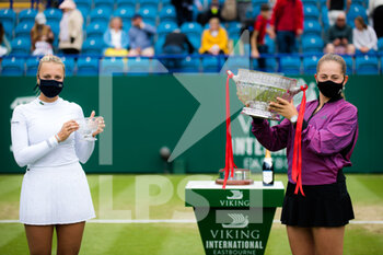 2021-06-26 - Anett Kontaveit of Estonia and Jelena Ostapenko of Latvia during the trophy ceremony after the final of the 2021 Viking International WTA 500 tennis tournament on June 26, 2021 at Devonshire Park Tennis in Eastbourne, England - Photo Rob Prange / Spain DPPI / DPPI - 2021 VIKING INTERNATIONAL WTA 500 TENNIS TOURNAMENT - INTERNATIONALS - TENNIS