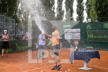 2021-06-27 - celebrations after the victory - ATP CHALLENGER MILANO 2021 - INTERNATIONALS - TENNIS