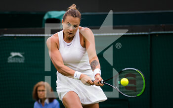 2021-06-28 - Aryna Sabalenka of Belarus in action against Monica Niculescu of Romania during the first round of The Championships Wimbledon 2021, Grand Slam tennis tournament on June 28, 2021 at All England Lawn Tennis and Croquet Club in London, England - Photo Rob Prange / Spain DPPI / DPPI - WIMBLEDON 2021, GRAND SLAM TENNIS TOURNAMENT - INTERNATIONALS - TENNIS
