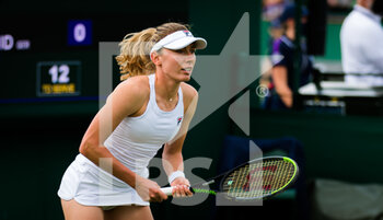 2021-06-28 - Ekaterina Alexandrova of Russia in action against Laura Siegemund of Germany during the first round of The Championships Wimbledon 2021, Grand Slam tennis tournament on June 28, 2021 at All England Lawn Tennis and Croquet Club in London, England - Photo Rob Prange / Spain DPPI / DPPI - WIMBLEDON 2021, GRAND SLAM TENNIS TOURNAMENT - INTERNATIONALS - TENNIS