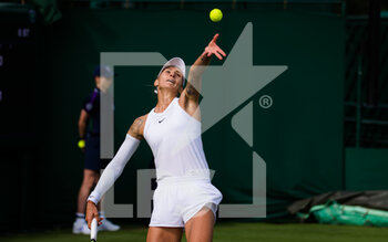 2021-06-28 - Polona Hercog of Slovenia in action against Danielle Collins of the United States during the first round of The Championships Wimbledon 2021, Grand Slam tennis tournament on June 28, 2021 at All England Lawn Tennis and Croquet Club in London, England - Photo Rob Prange / Spain DPPI / DPPI - WIMBLEDON 2021, GRAND SLAM TENNIS TOURNAMENT - INTERNATIONALS - TENNIS