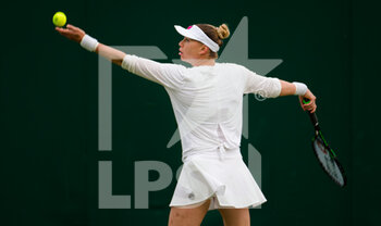 2021-06-28 - Vera Zvonareva of Russia in action against Marie Bouzkova of the Czech Republic during the first round of The Championships Wimbledon 2021, Grand Slam tennis tournament on June 28, 2021 at All England Lawn Tennis and Croquet Club in London, England - Photo Rob Prange / Spain DPPI / DPPI - WIMBLEDON 2021, GRAND SLAM TENNIS TOURNAMENT - INTERNATIONALS - TENNIS