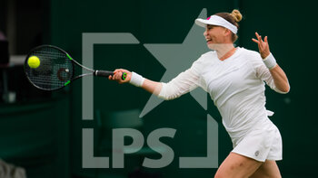 2021-06-28 - Vera Zvonareva of Russia in action against Marie Bouzkova of the Czech Republic during the first round of The Championships Wimbledon 2021, Grand Slam tennis tournament on June 28, 2021 at All England Lawn Tennis and Croquet Club in London, England - Photo Rob Prange / Spain DPPI / DPPI - WIMBLEDON 2021, GRAND SLAM TENNIS TOURNAMENT - INTERNATIONALS - TENNIS