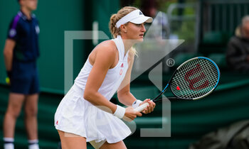 2021-06-28 - Kristina Mladenovic of France in action against Elena Rybakina of Kazakhstan during the first round of The Championships Wimbledon 2021, Grand Slam tennis tournament on June 28, 2021 at All England Lawn Tennis and Croquet Club in London, England - Photo Rob Prange / Spain DPPI / DPPI - WIMBLEDON 2021, GRAND SLAM TENNIS TOURNAMENT - INTERNATIONALS - TENNIS