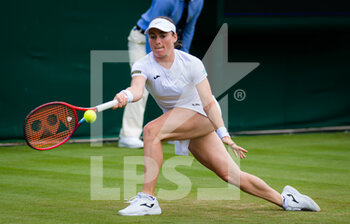 2021-06-28 - Tamara Zidansek of Slovenia in action against Karolina Pliskova of the Czech Republic during the first round of The Championships Wimbledon 2021, Grand Slam tennis tournament on June 29, 2021 at All England Lawn Tennis and Croquet Club in London, England - Photo Rob Prange / Spain DPPI / DPPI - WIMBLEDON 2021, GRAND SLAM TENNIS TOURNAMENT - INTERNATIONALS - TENNIS