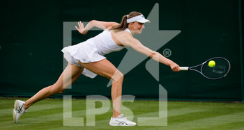 2021-06-28 - Mona Barthel of Germany in action against Zhu Lin of China during the first round of The Championships Wimbledon 2021, Grand Slam tennis tournament on June 29, 2021 at All England Lawn Tennis and Croquet Club in London, England - Photo Rob Prange / Spain DPPI / DPPI - WIMBLEDON 2021, GRAND SLAM TENNIS TOURNAMENT - INTERNATIONALS - TENNIS