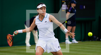 2021-06-28 - Zhu Lin of China in action against Mona Barthel of Germany during the first round of The Championships Wimbledon 2021, Grand Slam tennis tournament on June 29, 2021 at All England Lawn Tennis and Croquet Club in London, England - Photo Rob Prange / Spain DPPI / DPPI - WIMBLEDON 2021, GRAND SLAM TENNIS TOURNAMENT - INTERNATIONALS - TENNIS