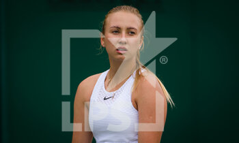 2021-06-28 - Anastasia Potapova of Russia in action against Donna Vekic of Croatia during the first round of The Championships Wimbledon 2021, Grand Slam tennis tournament on June 29, 2021 at All England Lawn Tennis and Croquet Club in London, England - Photo Rob Prange / Spain DPPI / DPPI - WIMBLEDON 2021, GRAND SLAM TENNIS TOURNAMENT - INTERNATIONALS - TENNIS