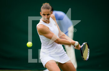 2021-06-28 - Karolina Pliskova of the Czech Republic in action against Tamara Zidansek of Slovenia during the first round of The Championships Wimbledon 2021, Grand Slam tennis tournament on June 29, 2021 at All England Lawn Tennis and Croquet Club in London, England - Photo Rob Prange / Spain DPPI / DPPI - WIMBLEDON 2021, GRAND SLAM TENNIS TOURNAMENT - INTERNATIONALS - TENNIS