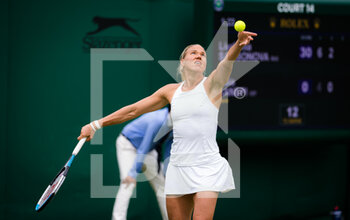 2021-06-28 - Kaia Kanepi of Estonia in action against Liudmila Samsonova of Russia during the first round of The Championships Wimbledon 2021, Grand Slam tennis tournament on June 29, 2021 at All England Lawn Tennis and Croquet Club in London, England - Photo Rob Prange / Spain DPPI / DPPI - WIMBLEDON 2021, GRAND SLAM TENNIS TOURNAMENT - INTERNATIONALS - TENNIS