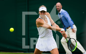 2021-06-28 - Liudmila Samsonova of Russia in action against Kaia Kanepi of Estonia during the first round of The Championships Wimbledon 2021, Grand Slam tennis tournament on June 29, 2021 at All England Lawn Tennis and Croquet Club in London, England - Photo Rob Prange / Spain DPPI / DPPI - WIMBLEDON 2021, GRAND SLAM TENNIS TOURNAMENT - INTERNATIONALS - TENNIS