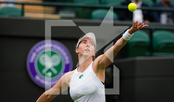 2021-06-28 - Nina Stojanovic of Serbia in action against Angelique Kerber of Germany during the first round of The Championships Wimbledon 2021, Grand Slam tennis tournament on June 29, 2021 at All England Lawn Tennis and Croquet Club in London, England - Photo Rob Prange / Spain DPPI / DPPI - WIMBLEDON 2021, GRAND SLAM TENNIS TOURNAMENT - INTERNATIONALS - TENNIS