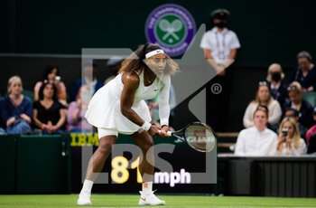 2021-06-28 - Serena Williams of the United States in action against Aliaksandra Sasnovich of Belarus during the first round of The Championships Wimbledon 2021, Grand Slam tennis tournament on June 29, 2021 at All England Lawn Tennis and Croquet Club in London, England - Photo Rob Prange / Spain DPPI / DPPI - WIMBLEDON 2021, GRAND SLAM TENNIS TOURNAMENT - INTERNATIONALS - TENNIS