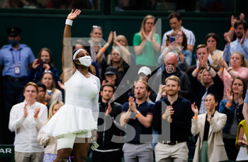 2021-06-28 - Serena Williams of the United States is forced to retire with injury from the first round of The Championships Wimbledon 2021, Grand Slam tennis tournament on June 29, 2021 at All England Lawn Tennis and Croquet Club in London, England - Photo Rob Prange / Spain DPPI / DPPI - WIMBLEDON 2021, GRAND SLAM TENNIS TOURNAMENT - INTERNATIONALS - TENNIS