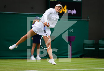 2021-06-30 - Bianca Andreescu of Canada in action against Alize Cornet of France during the first round of The Championships Wimbledon 2021, Grand Slam tennis tournament on June 30, 2021 at All England Lawn Tennis and Croquet Club in London, England - Photo Rob Prange / Spain DPPI / DPPI - WIMBLEDON 2021, GRAND SLAM TENNIS TOURNAMENT - INTERNATIONALS - TENNIS