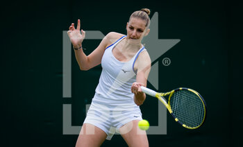 2021-06-30 - Kristyna Pliskova of the Czech Republic in action against Astra Sharma of Australia during the first round of The Championships Wimbledon 2021, Grand Slam tennis tournament on June 30, 2021 at All England Lawn Tennis and Croquet Club in London, England - Photo Rob Prange / Spain DPPI / DPPI - WIMBLEDON 2021, GRAND SLAM TENNIS TOURNAMENT - INTERNATIONALS - TENNIS