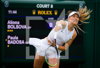 2021-06-30 - Paula Badosa of Spain in action against Aliona Bolsova of Spain during the first round of The Championships Wimbledon 2021, Grand Slam tennis tournament on June 30, 2021 at All England Lawn Tennis and Croquet Club in London, England - Photo Rob Prange / Spain DPPI / DPPI - WIMBLEDON 2021, GRAND SLAM TENNIS TOURNAMENT - INTERNATIONALS - TENNIS