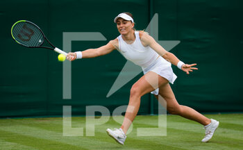2021-06-30 - Paula Badosa of Spain in action against Aliona Bolsova of Spain during the first round of The Championships Wimbledon 2021, Grand Slam tennis tournament on June 30, 2021 at All England Lawn Tennis and Croquet Club in London, England - Photo Rob Prange / Spain DPPI / DPPI - WIMBLEDON 2021, GRAND SLAM TENNIS TOURNAMENT - INTERNATIONALS - TENNIS