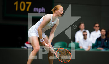 2021-06-30 - Alison Van Uytvanck of Belgium in action against Elina Svitolina of the Ukraine during the first round of The Championships Wimbledon 2021, Grand Slam tennis tournament on June 30, 2021 at All England Lawn Tennis and Croquet Club in London, England - Photo Rob Prange / Spain DPPI / DPPI - WIMBLEDON 2021, GRAND SLAM TENNIS TOURNAMENT - INTERNATIONALS - TENNIS