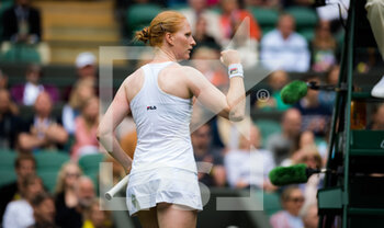 2021-06-30 - Alison Van Uytvanck of Belgium in action against Elina Svitolina of the Ukraine during the first round of The Championships Wimbledon 2021, Grand Slam tennis tournament on June 30, 2021 at All England Lawn Tennis and Croquet Club in London, England - Photo Rob Prange / Spain DPPI / DPPI - WIMBLEDON 2021, GRAND SLAM TENNIS TOURNAMENT - INTERNATIONALS - TENNIS