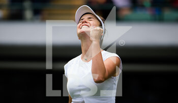 2021-06-30 - Elina Svitolina of the Ukraine in action against Alison Van Uytvanck of Belgium during the first round of The Championships Wimbledon 2021, Grand Slam tennis tournament on June 30, 2021 at All England Lawn Tennis and Croquet Club in London, England - Photo Rob Prange / Spain DPPI / DPPI - WIMBLEDON 2021, GRAND SLAM TENNIS TOURNAMENT - INTERNATIONALS - TENNIS