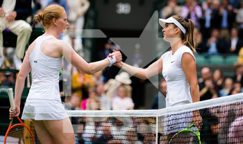 2021-06-30 - Alison Van Uytvanck of Belgium and Elina Svitolina of the Ukraine in action during the first round of The Championships Wimbledon 2021, Grand Slam tennis tournament on June 30, 2021 at All England Lawn Tennis and Croquet Club in London, England - Photo Rob Prange / Spain DPPI / DPPI - WIMBLEDON 2021, GRAND SLAM TENNIS TOURNAMENT - INTERNATIONALS - TENNIS