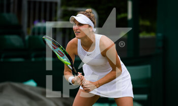 2021-06-30 - Marketa Vondrousova of the Czech Republic in action against Anett Kontaveit of Estonia during the first round of The Championships Wimbledon 2021, Grand Slam tennis tournament on June 30, 2021 at All England Lawn Tennis and Croquet Club in London, England - Photo Rob Prange / Spain DPPI / DPPI - WIMBLEDON 2021, GRAND SLAM TENNIS TOURNAMENT - INTERNATIONALS - TENNIS