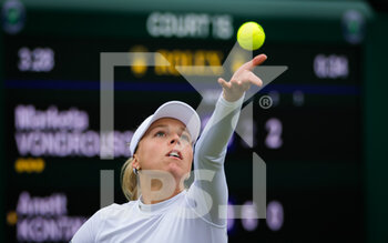 2021-06-30 - Anett Kontaveit of Estonia in action against Marketa Vondrousova of the Czech Republic during the first round of The Championships Wimbledon 2021, Grand Slam tennis tournament on June 30, 2021 at All England Lawn Tennis and Croquet Club in London, England - Photo Rob Prange / Spain DPPI / DPPI - WIMBLEDON 2021, GRAND SLAM TENNIS TOURNAMENT - INTERNATIONALS - TENNIS