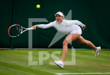 2021-06-30 - Anett Kontaveit of Estonia in action against Marketa Vondrousova of the Czech Republic during the first round of The Championships Wimbledon 2021, Grand Slam tennis tournament on June 30, 2021 at All England Lawn Tennis and Croquet Club in London, England - Photo Rob Prange / Spain DPPI / DPPI - WIMBLEDON 2021, GRAND SLAM TENNIS TOURNAMENT - INTERNATIONALS - TENNIS
