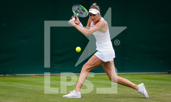 2021-06-30 - Marketa Vondrousova of the Czech Republic in action against Anett Kontaveit of Estonia during the first round of The Championships Wimbledon 2021, Grand Slam tennis tournament on June 30, 2021 at All England Lawn Tennis and Croquet Club in London, England - Photo Rob Prange / Spain DPPI / DPPI - WIMBLEDON 2021, GRAND SLAM TENNIS TOURNAMENT - INTERNATIONALS - TENNIS