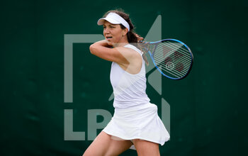 2021-06-30 - Patricia Maria Tig of Romania in action against Daria Kasatkina of Russia during the first round of The Championships Wimbledon 2021, Grand Slam tennis tournament on June 30, 2021 at All England Lawn Tennis and Croquet Club in London, England - Photo Rob Prange / Spain DPPI / DPPI - WIMBLEDON 2021, GRAND SLAM TENNIS TOURNAMENT - INTERNATIONALS - TENNIS