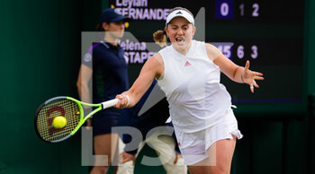 2021-06-30 - Jelena Ostapenko of Latvia in action against Leylah Fernandez of Canada during the first round of The Championships Wimbledon 2021, Grand Slam tennis tournament on June 30, 2021 at All England Lawn Tennis and Croquet Club in London, England - Photo Rob Prange / Spain DPPI / DPPI - WIMBLEDON 2021, GRAND SLAM TENNIS TOURNAMENT - INTERNATIONALS - TENNIS