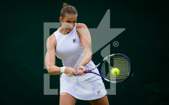 2021-06-30 - Karolina Pliskova of the Czech Republic in action against Donna Vekic of Croatia during the second round of The Championships Wimbledon 2021, Grand Slam tennis tournament on June 30, 2021 at All England Lawn Tennis and Croquet Club in London, England - Photo Rob Prange / Spain DPPI / DPPI - WIMBLEDON 2021, GRAND SLAM TENNIS TOURNAMENT - INTERNATIONALS - TENNIS