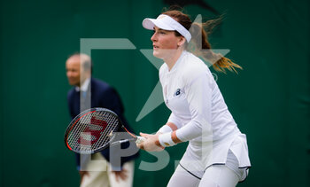 2021-07-01 - Madison Brengle of the United States in action against Sofia Kenin of the United States during the second round of The Championships Wimbledon 2021, Grand Slam tennis tournament on June 30, 2021 at All England Lawn Tennis and Croquet Club in London, England - Photo Rob Prange / Spain DPPI / DPPI - WIMBLEDON 2021, GRAND SLAM TENNIS TOURNAMENT - INTERNATIONALS - TENNIS