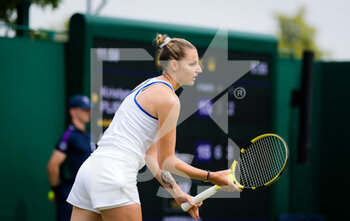 2021-07-01 - Kristyna Pliskova of the Czech Republic in action against Anastasia Pavlyuchenkova of Russia during the second round of The Championships Wimbledon 2021, Grand Slam tennis tournament on July 1, 2021 at All England Lawn Tennis and Croquet Club in London, England - Photo Rob Prange / Spain DPPI / DPPI - WIMBLEDON 2021, GRAND SLAM TENNIS TOURNAMENT - INTERNATIONALS - TENNIS