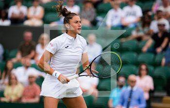 2021-07-01 - Sara Sorribes Tormo of Spain in action against Angelique Kerber of Germany during the second round of The Championships Wimbledon 2021, Grand Slam tennis tournament on July 1, 2021 at All England Lawn Tennis and Croquet Club in London, England - Photo Rob Prange / Spain DPPI / DPPI - WIMBLEDON 2021, GRAND SLAM TENNIS TOURNAMENT - INTERNATIONALS - TENNIS