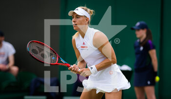 2021-07-01 - Angelique Kerber of Germany in action against Sara Sorribes Tormo of Spain during the second round of The Championships Wimbledon 2021, Grand Slam tennis tournament on July 1, 2021 at All England Lawn Tennis and Croquet Club in London, England - Photo Rob Prange / Spain DPPI / DPPI - WIMBLEDON 2021, GRAND SLAM TENNIS TOURNAMENT - INTERNATIONALS - TENNIS