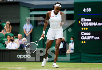2021-07-01 - Cori Gauff of the United States in action against Elena Vesnina of Russia during the second round of The Championships Wimbledon 2021, Grand Slam tennis tournament on July 1, 2021 at All England Lawn Tennis and Croquet Club in London, England - Photo Rob Prange / Spain DPPI / DPPI - WIMBLEDON 2021, GRAND SLAM TENNIS TOURNAMENT - INTERNATIONALS - TENNIS