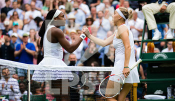 2021-07-01 - Cori Gauff of the United States and Elena Vesnina of Russia at the net during the second round of The Championships Wimbledon 2021, Grand Slam tennis tournament on July 1, 2021 at All England Lawn Tennis and Croquet Club in London, England - Photo Rob Prange / Spain DPPI / DPPI - WIMBLEDON 2021, GRAND SLAM TENNIS TOURNAMENT - INTERNATIONALS - TENNIS