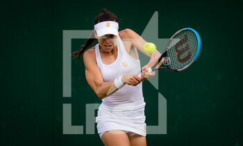 2021-07-01 - Ajla Tomljanovic of Australia in action against Alize Cornet of France during the second round of The Championships Wimbledon 2021, Grand Slam tennis tournament on July 1, 2021 at All England Lawn Tennis and Croquet Club in London, England - Photo Rob Prange / Spain DPPI / DPPI - WIMBLEDON 2021, GRAND SLAM TENNIS TOURNAMENT - INTERNATIONALS - TENNIS
